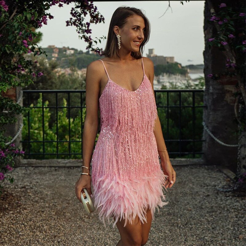 Vestido Mini de Lentejuelas con Flecos y Plumas de Corte Ajustado con Escote en V