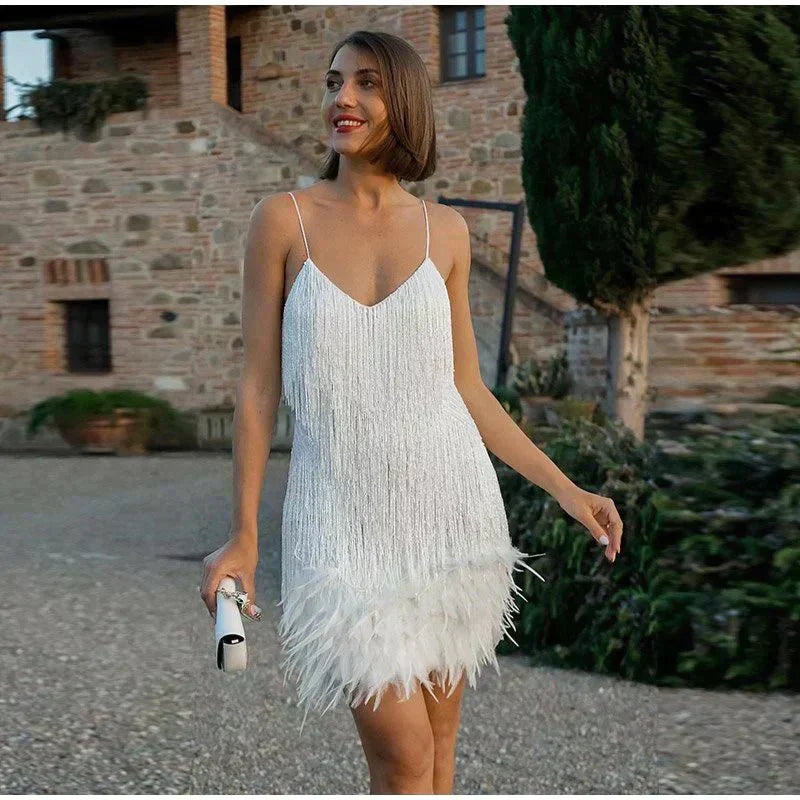 Vestido Mini de Lentejuelas con Flecos y Plumas de Corte Ajustado con Escote en V