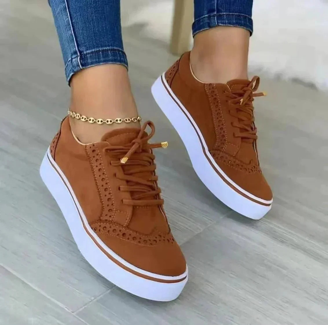 Zapatillas con cordones mujer — suela de plataforma y puntera picada